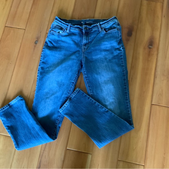 Old Navy Denim - Old Navy curvy mid rise jeans size 6 x 30